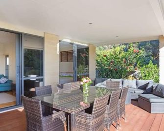 Great family holiday home with entertainment area for extras - Waihi Beach - Patio
