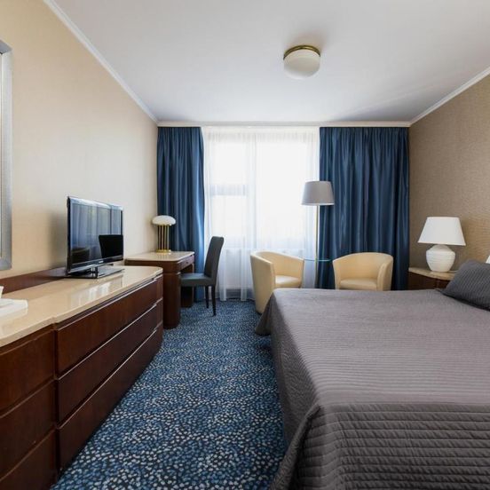 Booking Hotel Crown Piast & Spa image 1