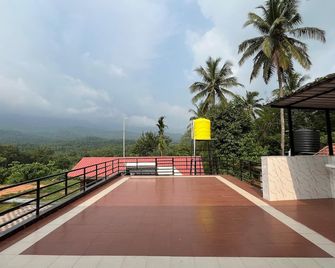 De Royale Summit Home Stay - Moodabidri - Balcony