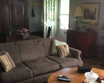 'A Home Away From Home' For 2 To 7 People No Smoking No Pets - Prairie du Chien - Huiskamer