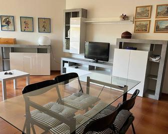 I Pini Marittimi by Holiday World - Pietra Ligure - Salon