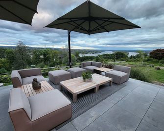 Hudson River/Catskill Mtn Views 2 Bdrm Contemporary, Hudson Ny - Hudson - Patio