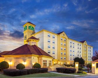 لا كينتا إن آند سويتس باي ويندام أتلانتا بالبارك/جاليريا - أطلنطا (جورجيا) - مبنى