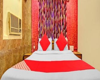 Anil Guest House - Mumbai - Bedroom
