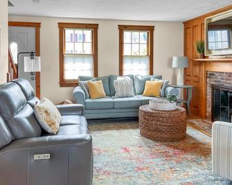 57 Wood Avenue Sandwich - - Cape Cod - Sandwich - Living room