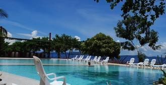Almont Beach Resort - Surigao - Piscina