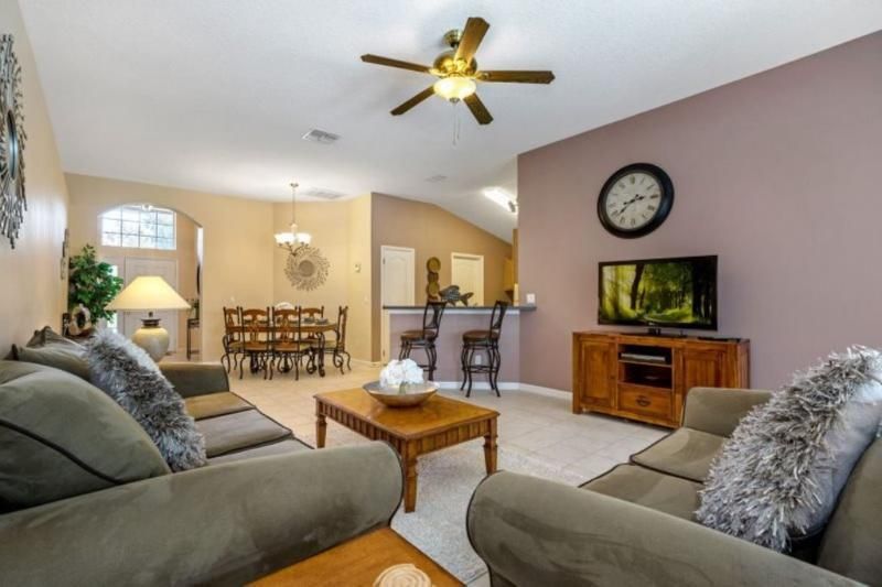 Disney Area Budget Homes - Davenport - Wohnzimmer