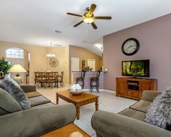 Disney Area Budget Homes - Davenport - Wohnzimmer