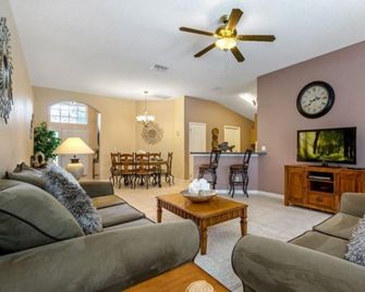 Disney Area Budget Homes - Davenport - Wohnzimmer