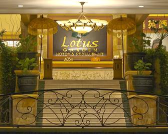 Lotus Garden Hotel - Kediri - Front desk