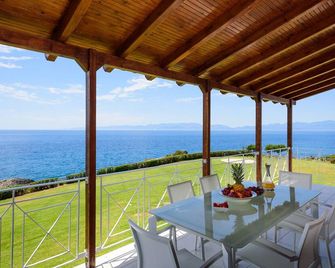 House of Phoenicia - Elena of Laconia - Elea - Balcony