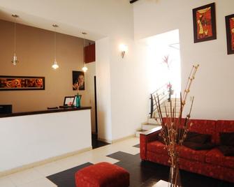 Hotel Alicante - Tunja - Front desk