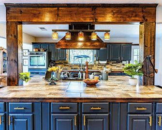 Towering Oaks Event & Retreat Center - Valley View - Cocina