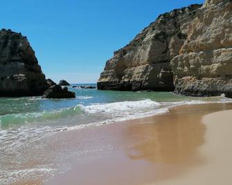 Quiet Mountain Views But Near To All Local Amenities Of Shops And Restaurants - Alvor - Strand