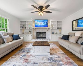 Luxury Home - Atl - New & No Cleaning Fees - Marietta - Sala de estar