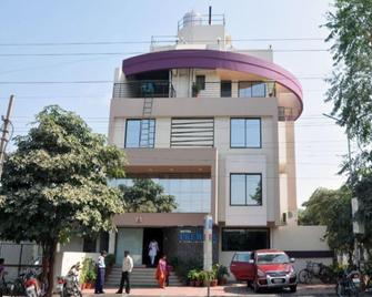 Hotel Premier - Bhusāwal - Building