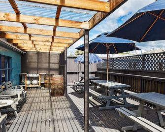 أوشن بيتش هوتل - دونيدين - شرفة مرصوفة