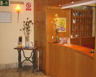 Hotel Chané - La Puebla de Alfindén - Front desk