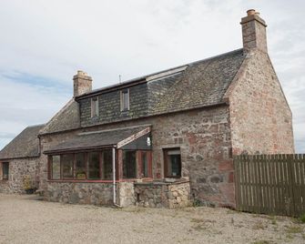 Uninterrupted sea views across the Moray Firth home to dolphins - Fortrose - Gebäude