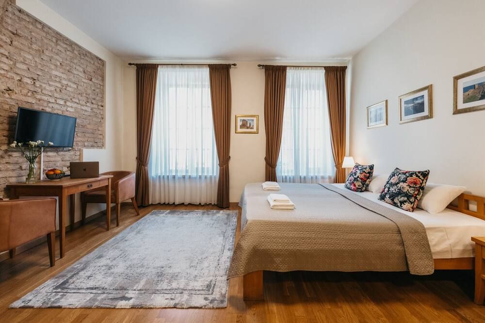 كاثيدرال أبارت هوتل