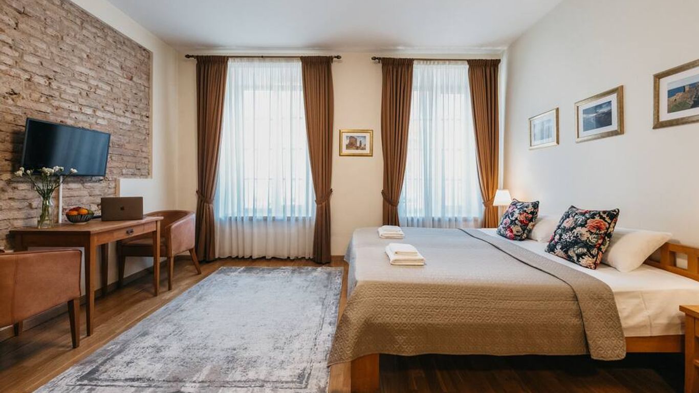 كاثيدرال أبارت هوتل