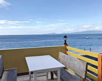 Queen of Isle Cottages and Restaurant - Puerto Galera - Balcony