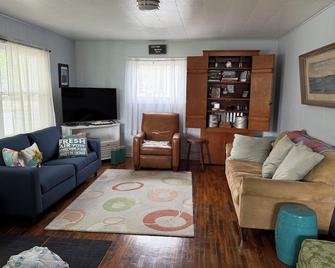 Seneca Lakeview Bungalow in Marina Lake District. - Watkins Glen - Obývací pokoj