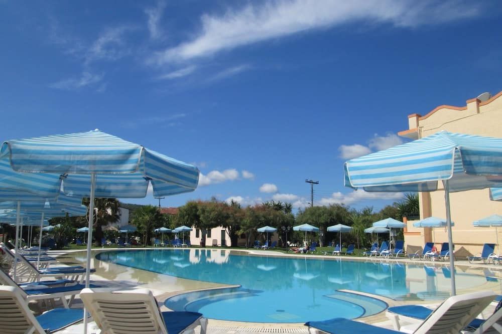 Ninos On The Beach Hotel - Roda - Pool
