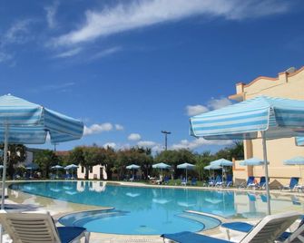 Ninos On The Beach Hotel - Roda - Pool