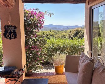 Le Charme Authentique et Bohème de la Pleine Nature Dans le Golfe de St Tropez - La Garde-Freinet - Balcony