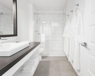Hotel Oui Go! - Trois-Rivieres - Koupelna
