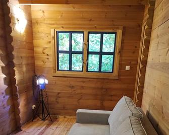 Adorable petit châlet près de la forêt et des commerces - Montivilliers - Salon