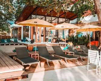 Sichon Cabana Beach Resort - Sichon - Patio