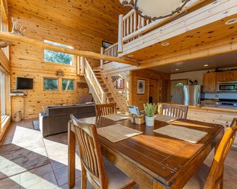 #falldeals - Bright And Warm Cabin Overlooking Shagawa Lake - Ely - Dining room