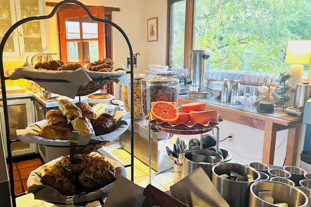 Hacienda Del Sol Historic B&B - Taos - Buffet