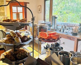 Hacienda Del Sol Historic B&B - Taos - Buffet