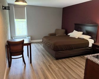 Fieldstone Apartments & Studios - Fairmont - Bedroom