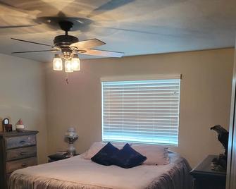 Home Away From Home in a Beautiful Mountain Valley - Grantsville - Bedroom