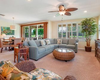 Spacious home w/ AC, lanais, shared pool, hot tub, & views of Makai Golf Course - Princeville - Living room