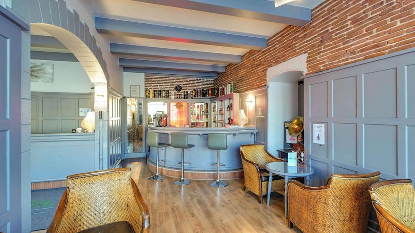 Brit Hotel Roanne - Le Grand Hotel