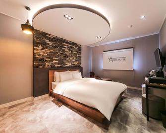 Tongyeong Adios Hotel - Tongyeong - Habitación