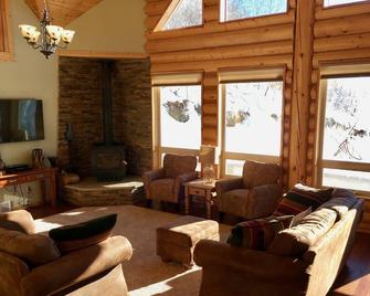 Aspen Ridge - Scenic Mountain Cabin Retreat That Borders Nat'L Forest - Soda Springs - Sala de estar
