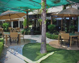Hotel Maioris Culiacan Jesus Kumate - Culiacán - Patio