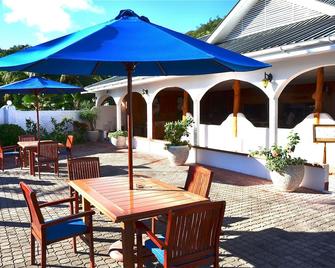 The Britannia Hotel - Grand'Anse Praslin - Innenhof