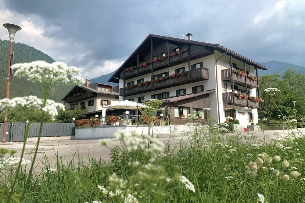 Hotel Ferrari - פינצולו - בניין