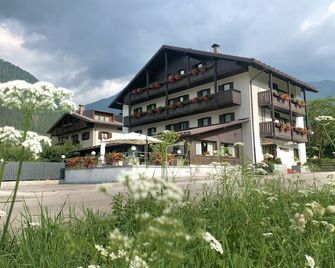 Hotel Ferrari - פינצולו - בניין