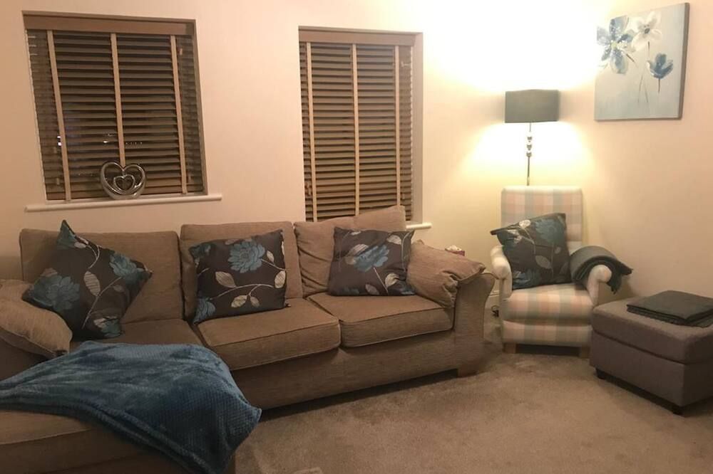 Eaton Ford Green Apartment - St. Neots - Wohnzimmer