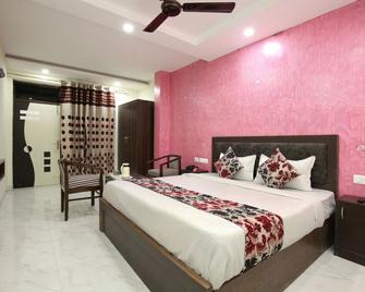 Hotel O Alpine - Chandigarh - Bedroom