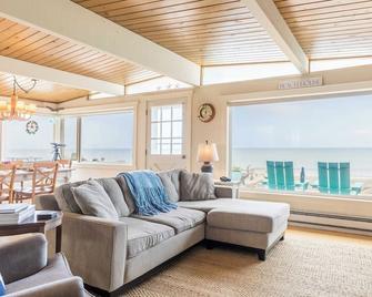 West Beach Wonderland by AvantStay Waterfront - Oak Harbor - Wohnzimmer