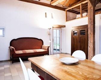 One-room flat with gallery for four people - Eichstätt - Essbereich